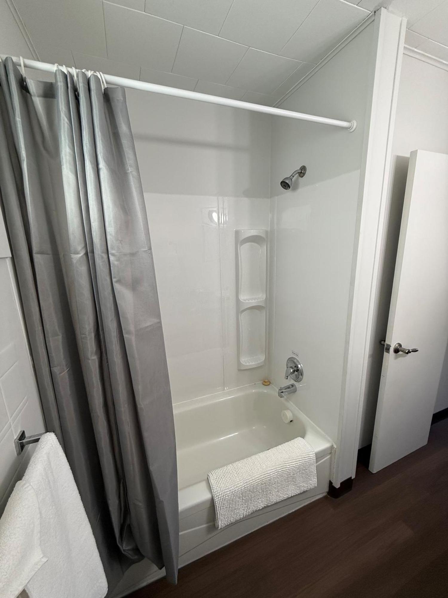 New Country Motel Swan River Екстериор снимка